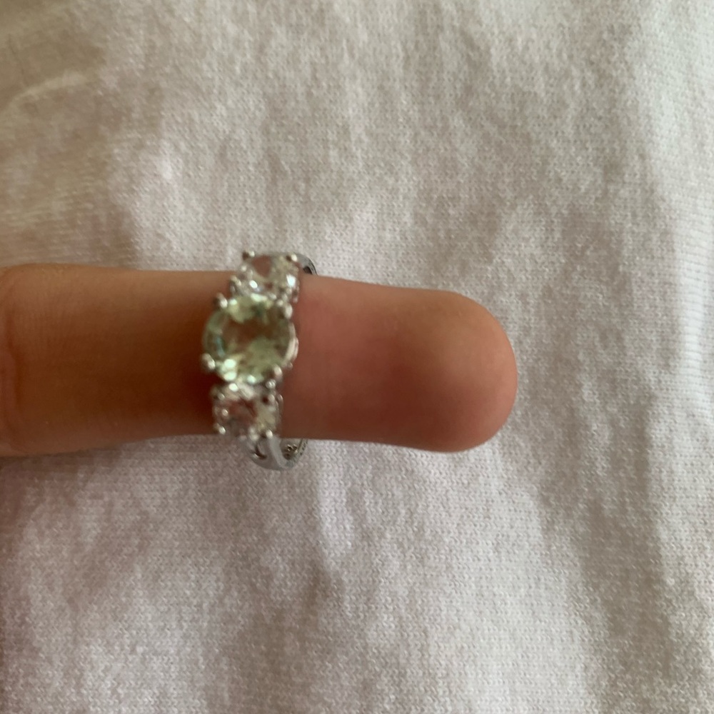 📦 SS ring w/ CZ light green stone - Picture 2 of 4